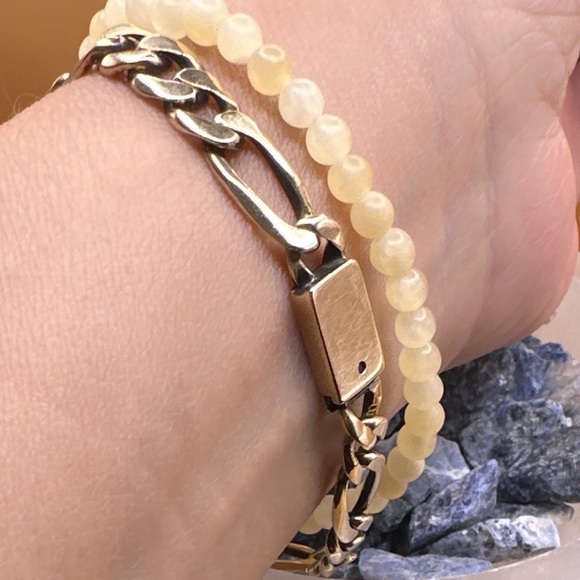 Hematite dainty single string beaded bracelet/protection bracelet - Picture 2 of 4